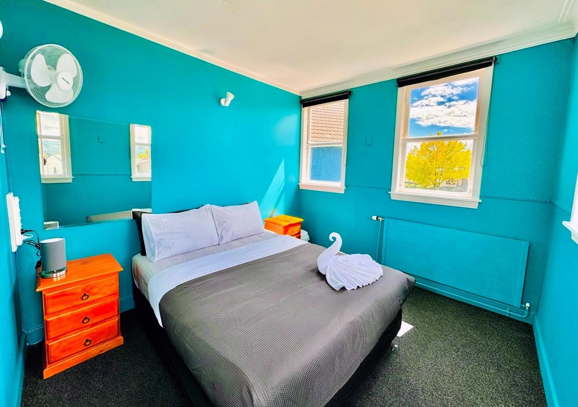 Crashpalace Backpackers Rotorua Exterior photo